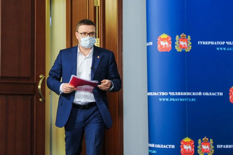 Брифинг Алексея Текслера в медицинской маске по коронавирусу. Челябинск 