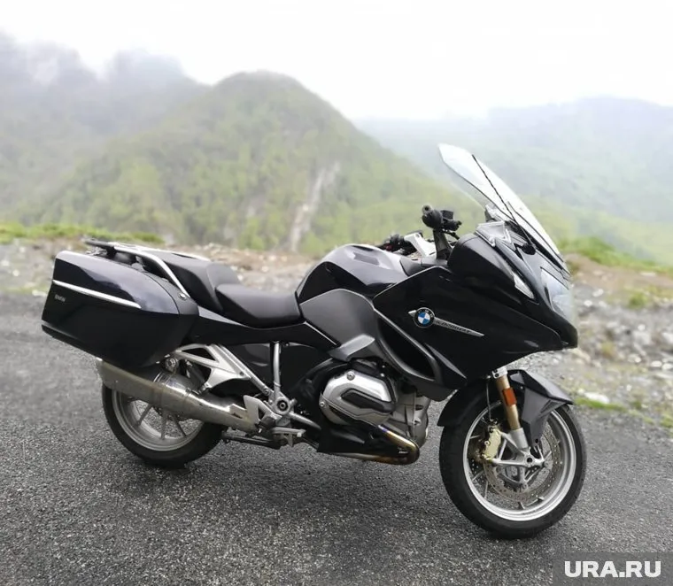 Кроме мотоцикла у мэра имеется автомобиль Toyota Land Cruiser 200