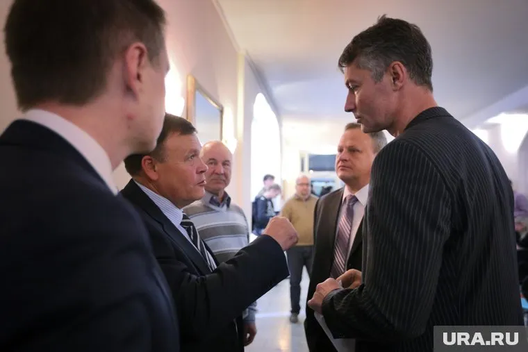 Владимир Крицкий (слева) загнал всю Думу в непростую коллизию