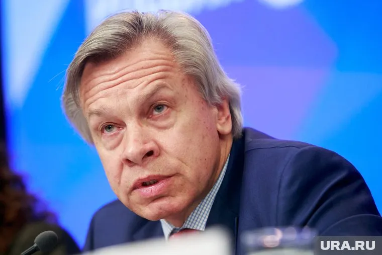 Избранному президенту США Джо Байдену придется труднее, чем действующему главе государства Дональду Трампу, считает сенатор
