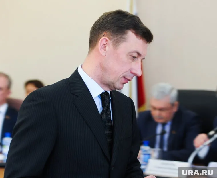 Николай Шиманович сменил деловой костюм на артистический наряд в День города
