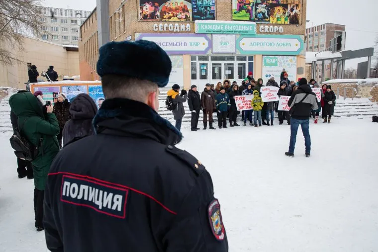 Митинг работников бюджетных организации за достойную зарплату. Сургут