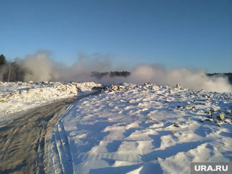 Несанкционированная свалка на Уралмаше появилась около двух лет назад
