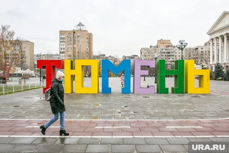 Тюменцы обязаны носить маски во всех общественных местах, где может одновременно находиться более 50 человек
