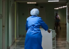 Курганской медсестре вернули положенную компенсацию почти в миллион рублей 