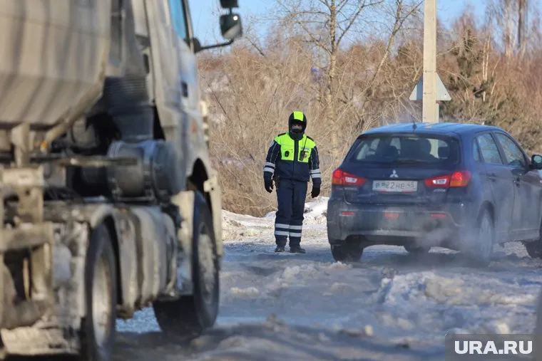Движение на шоссе Ботаническом контролируют сотрудники дорожной службы