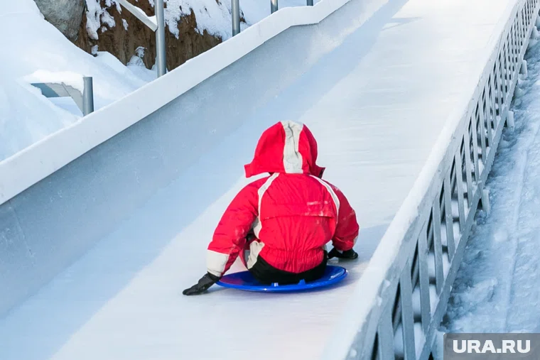 Новая деревянная горка в Лабытнанги прослужит несколько лет