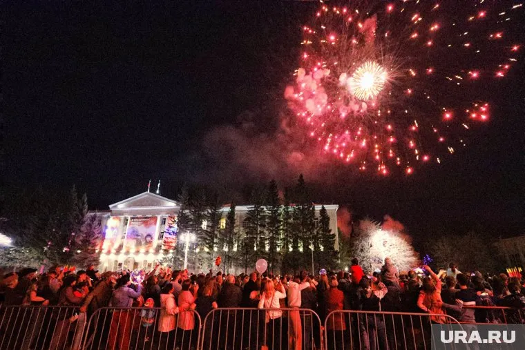 Курган будет праздновать День Победы с салютами с новым статусом