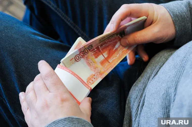 Россияне забрали из банков более 100 миллиардов рублей