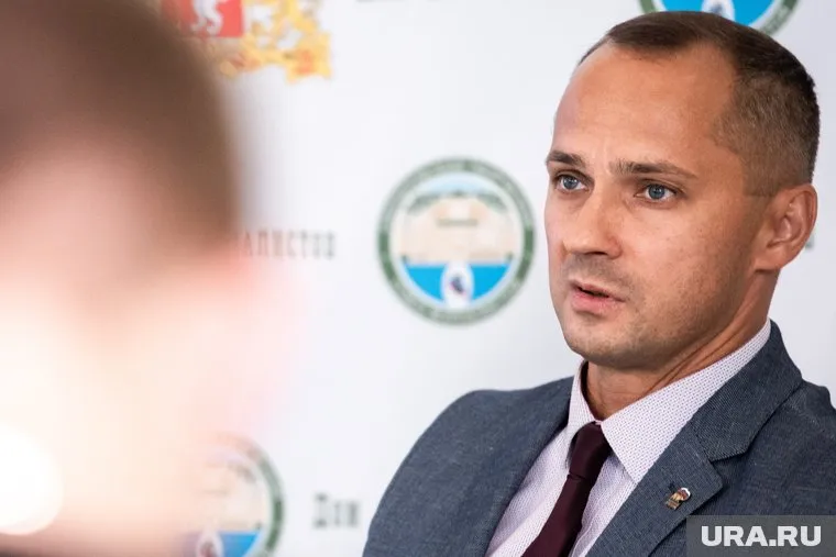 Говорят, Роман Кравченко посчитал, что действия подчиненного бросают тень на администрацию