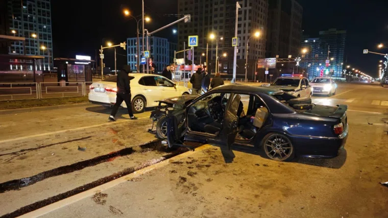 Водителя с переломом ноги доставили в больницу