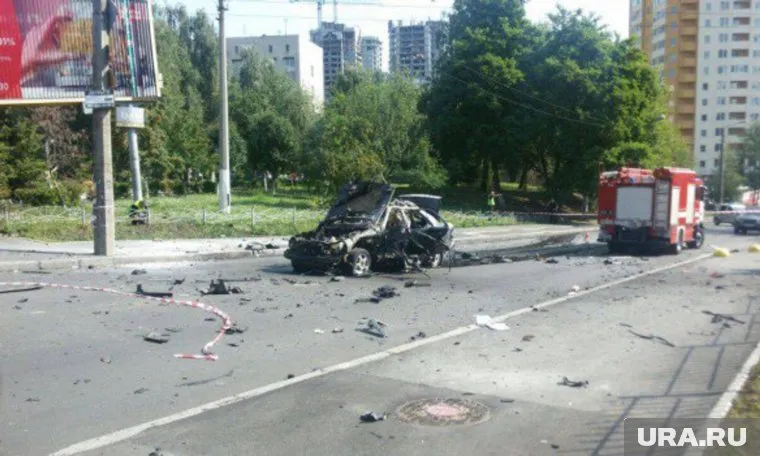 Автомобиль сильно повредил взрыв