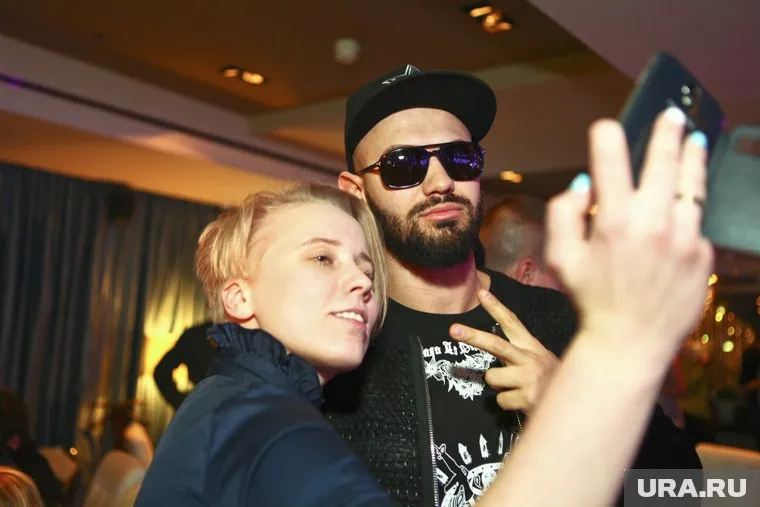 Джиган и Самойлова похвастались, что их дочь Ариела устроилась официанткой