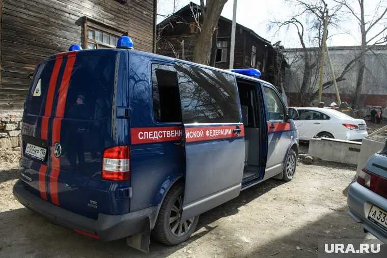 Следователи проверят жителя Екатеринбурга, который оставил детей в машине в жару