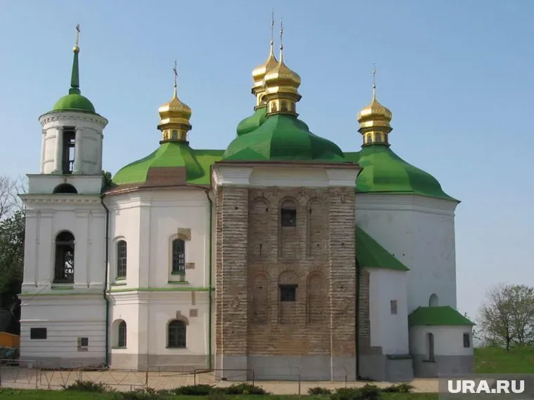 В храме погребены Юрий Долгорукий, его сын Глеб Юрьевич и сестра Евфимия Владимировна
