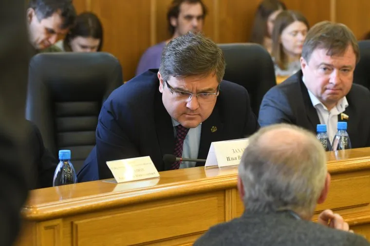 Заседание гордумы, обсуждение протестов в сквере около театра драмы. Екатеринбург