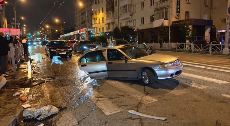 Сотрудники ГАИ ведут проверку по факту аварии