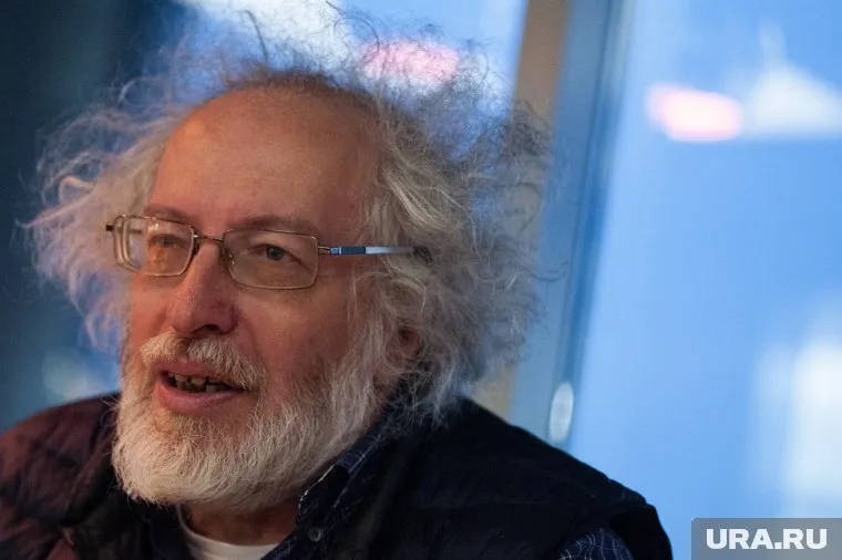 Венедиктов указал на то, что «агенты» могли идти по разным коридорам в аэропорту