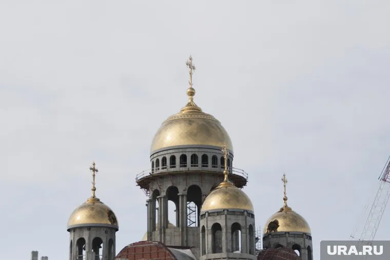 Глава миндальвостокразвития посетил собор в Салехарде