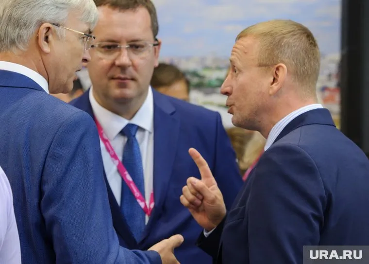 Руководители Екатеринбурга обсуждают кандидатуру будущего мэра (в центре - Алексей Кожемяко)