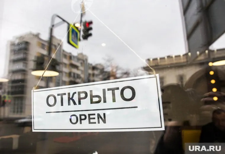 Магазины открылись спустя почти два месяца