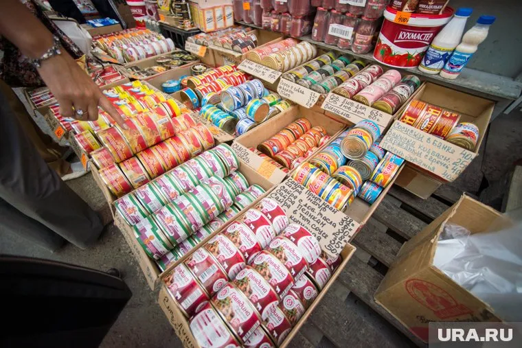 Товары с истекшим сроком годности продают в разы дешевле (архивное фото)