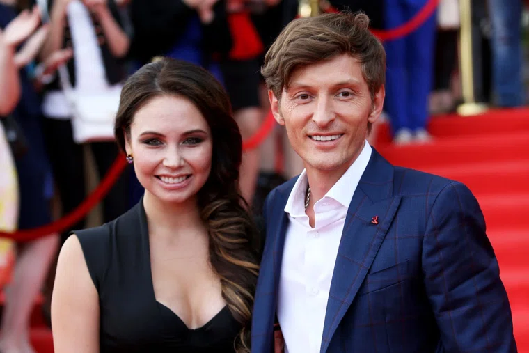 Ляйсан Утяшева и Павел Воля - ведущие шоу