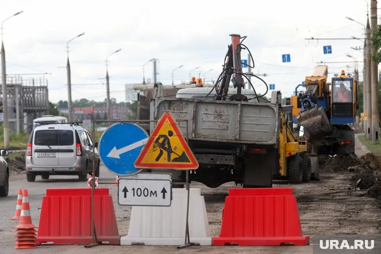 В первую очередь курганские дорожники ремонтируют магистральные улицы