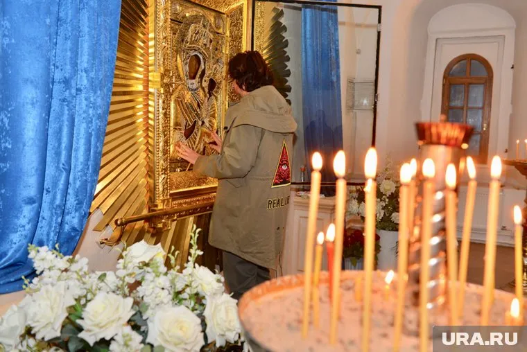 В монастыре певец «зарядил подсевшие предохранители»