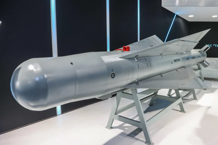 УПАБ-1500ТВ-Э — новая российская управляемая авиабомба массой 1,5 тонны с дальностью полета до 50 км