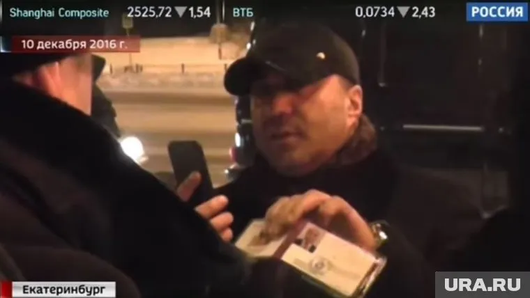 Вместо прав и техпаспорта водитель предъявил гаишникам депутатские корочки