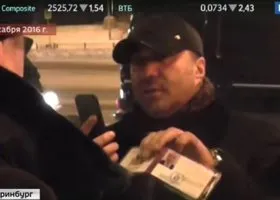 «Ехал с дипломатическими номерами»