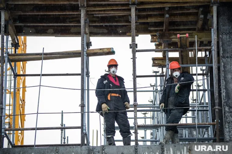 Потерявшие работу россияне смогут пойти на стройку или на благоустройство