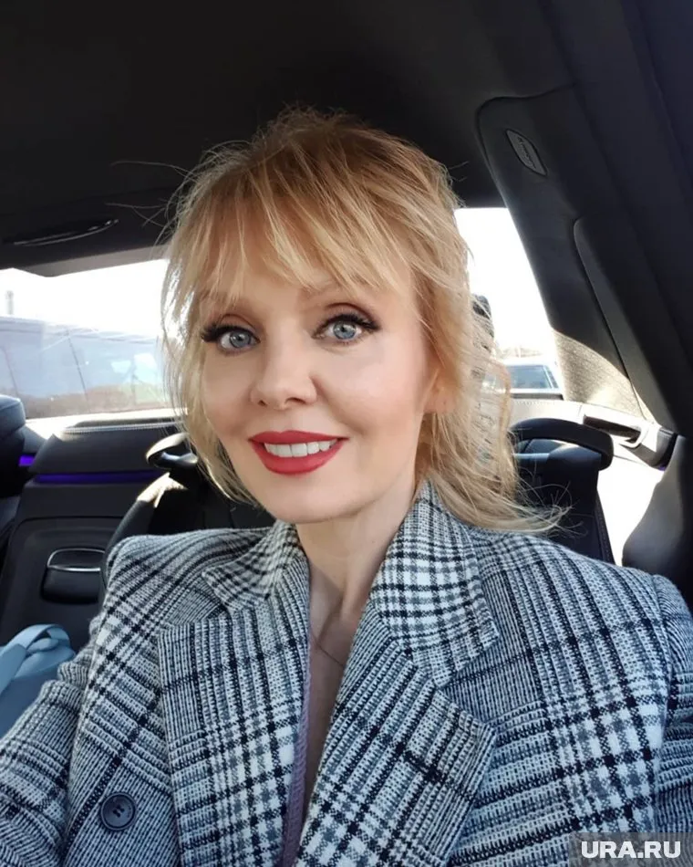 Певица отдохнула в ночном клубе, где в ее компании был замечен Фоменко