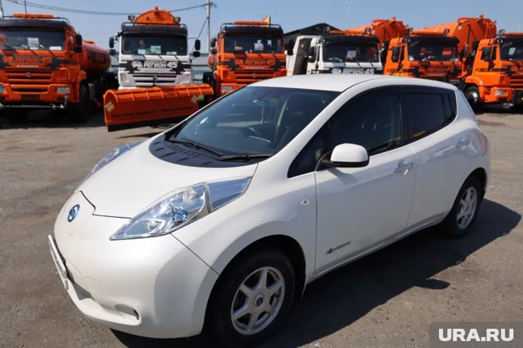 Курганский завод «Регион-45» передал КГУ электромобиль Nissan Leaf