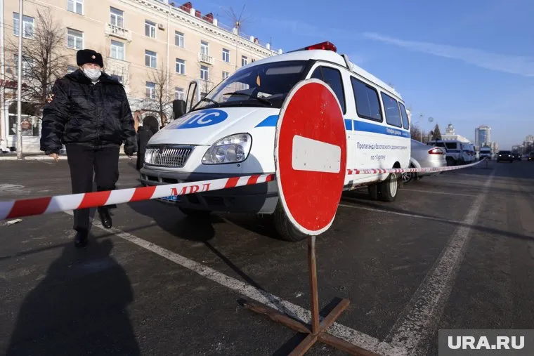 По неофициальным данным, на несогласованный митинг пришли чуть более 30 человек