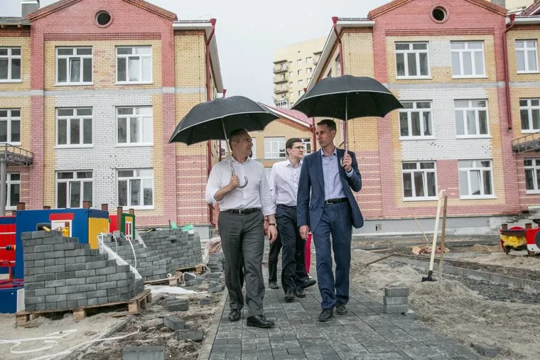 Объезд города ВРИО губернатора Александра Моора. Тюмень, моор александр, шустов сергей, стройка