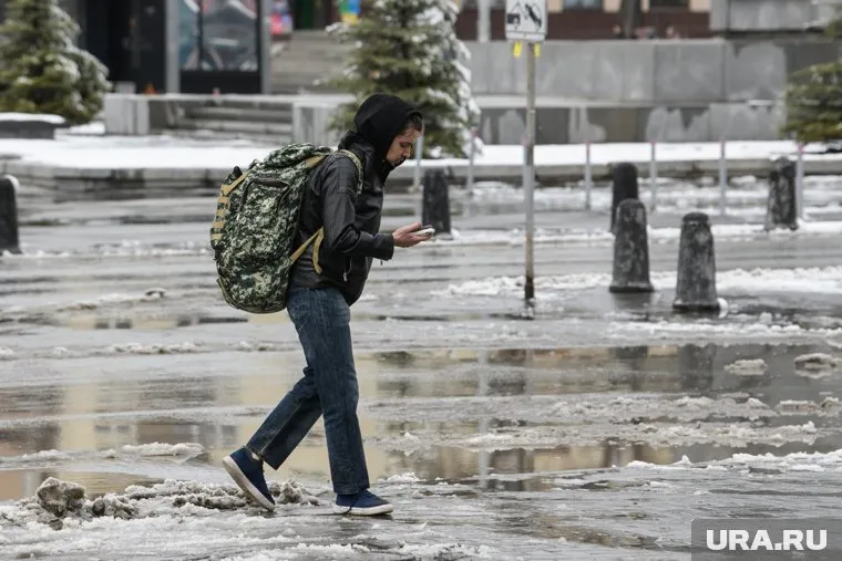 Последствия снегопада в Железнодорожном районе. Екатеринбург