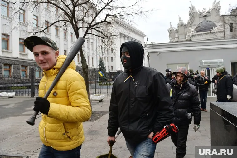 Полицейские молча наблюдали за действиями нападавших (архивное фото)