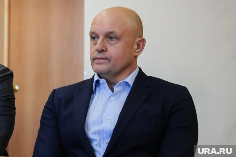 Сергей Давыдов намерен административное здание реконструировать в спальный корпус с административными помещениями