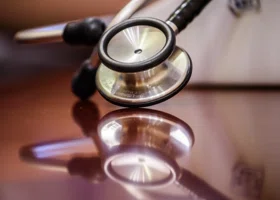 В курганскую больницу устроились два молодых врача: стоматолог-хирург и приезжий терапевт