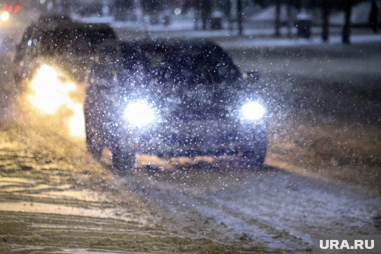 Юноши высовывались из движущегося авто и ругались матом
