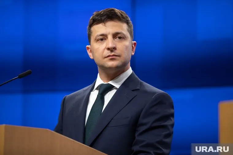 Зеленский до сих пор держит на Шольца обиду из-за долгих поставок оружия в Киев