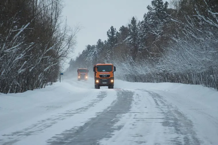 Клипарт. Север., зима, шоссе, трасса, дорога, грузовик на трассе, тракт