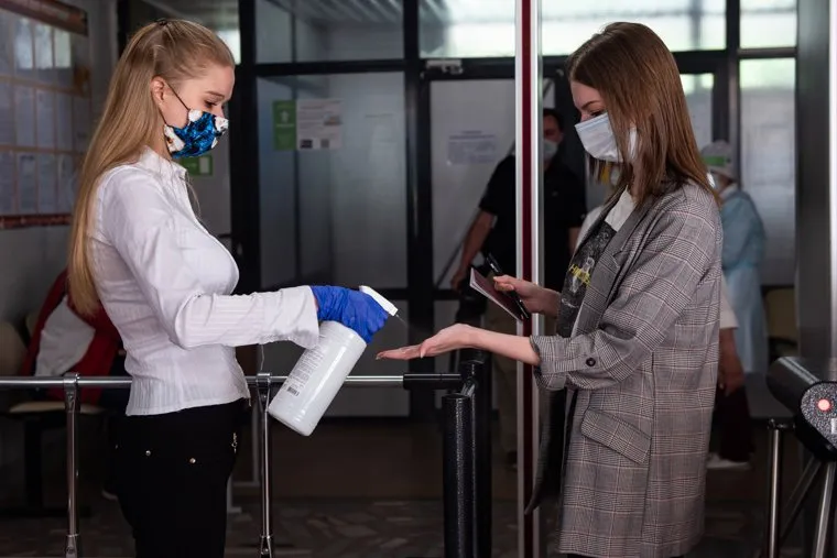 Первый экзамен в рамках основного периода сдачи ЕГЭ в школе № 208. Екатеринбург