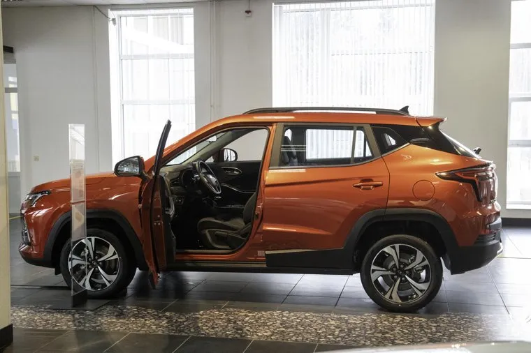 Автомобиль "Москвич 3" в автосалоне "Сатурн - Р auto". Пермь
