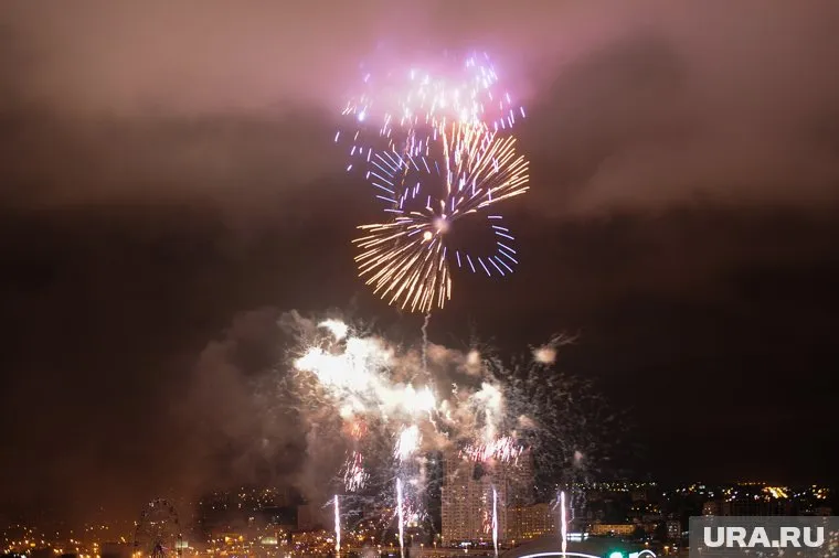 Салют в Челябинске состоялся с опозданием