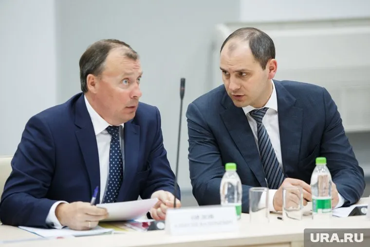 Работу Дениса Паслера (справа) мог бы продолжить Алексей Орлов (слева), оставшийся в правительстве и отвечающий за экономический блок, но этого почему-то не произошло