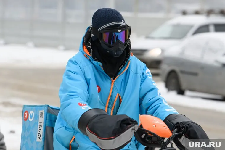 Сегодня у курьеров высокая зарплата, потому что там нехватка людей.