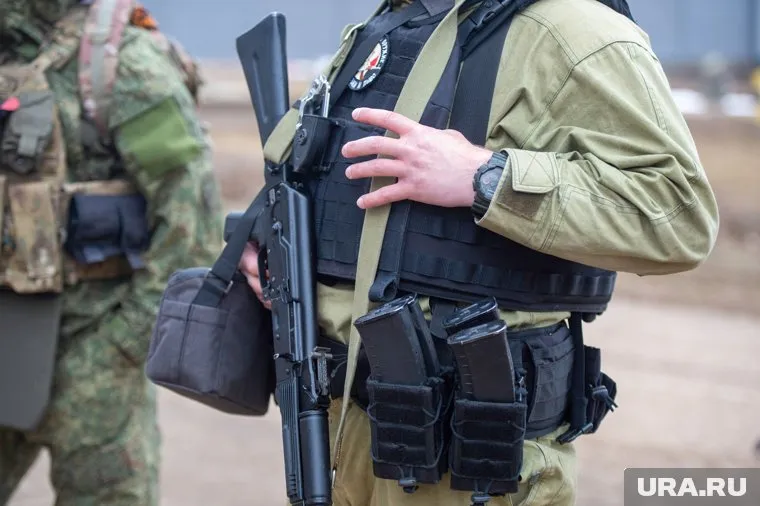 Участники спецоперации приехали в отпуск и встретились с учениками двух школ